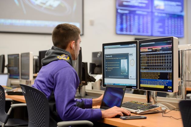 Male student uses comptuer in Smart Lab